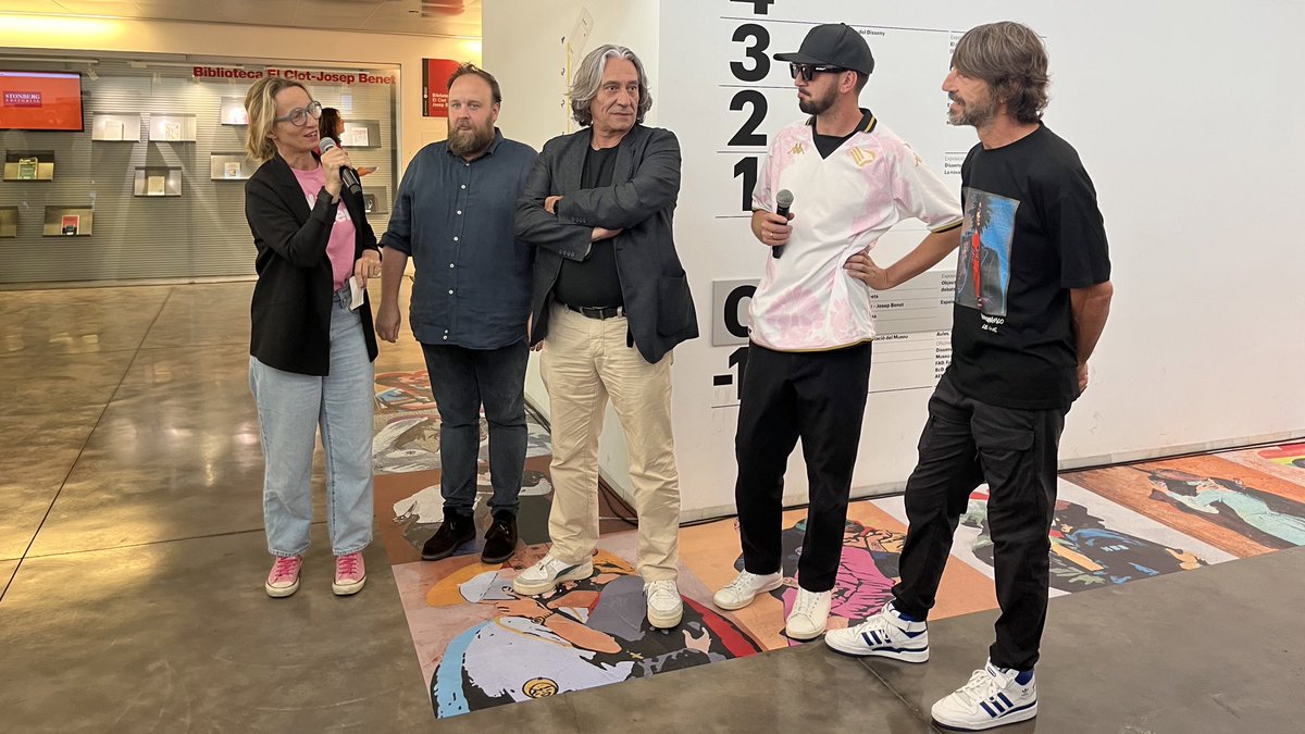 @tvboy @CUPRA 👥 Hi participen la directora del #DissenyHub, Mireia Escobar, el comissari de la mostra, Nicolas Ballario, el padrí de l'exposició, @Santi_Millan, @tvboy i el comissionat de Cultura i Indústries Creatives de @bcn_ajuntament, Xavier Marcé.