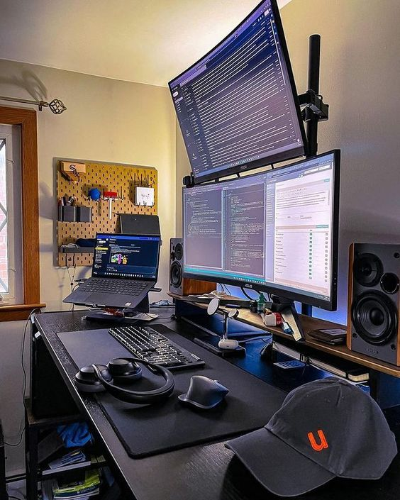 #الإجازة_بدأت و لازم تفرغ وقت بيومك للفائدة!!!

🔹جمعت لكم أقوى وأعرق المنصات و المصادر الي تقدّم محتوى تقني ثري جداً (برمجة، علوم حاسب، الأمن السيبراني وغيرها...) وأغلبها مجانية ♦️♦️
ثريد 🔻🔻🔻