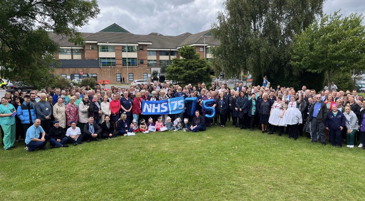 A special well-being walk today to celebrate the birthday of our incredible NHS with a donut waiting at the finish line 🍩🇬🇧 #HappyBirthdayNHS #wellbeingwalk #NHSheroes @RBHAcuteTherapy 💚💙💚