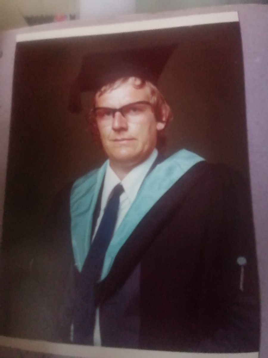 vic52green's tweet photo. 50 years ago! It rained-look at the hair.
University of Hull graduation at Hull City Hall 6/7/1973 https://t.co/YEo81TwgCg