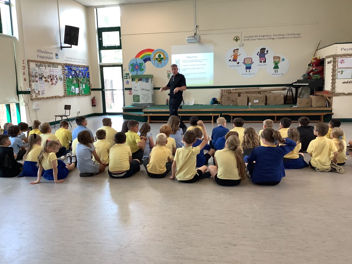 Last week, we welcomed PC George into school to talk to us about bullying. Diolch 👮‍♀️⭐️🙌🏻
