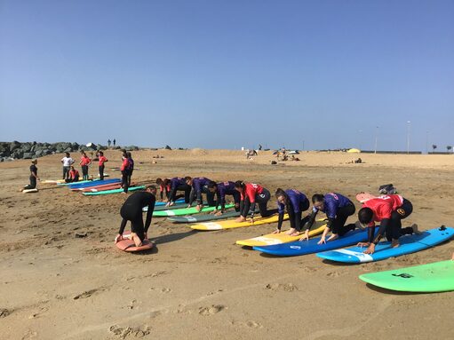 Bayonne, Anglet, Biarritz. Nos élèves de 4eme ont découvert avec enthousiasme le pays basque. Activités de découverte, parcours citoyen pour la préservation du littoral, initiation au surf. Une aventure riche et créatrice de souvenirs.