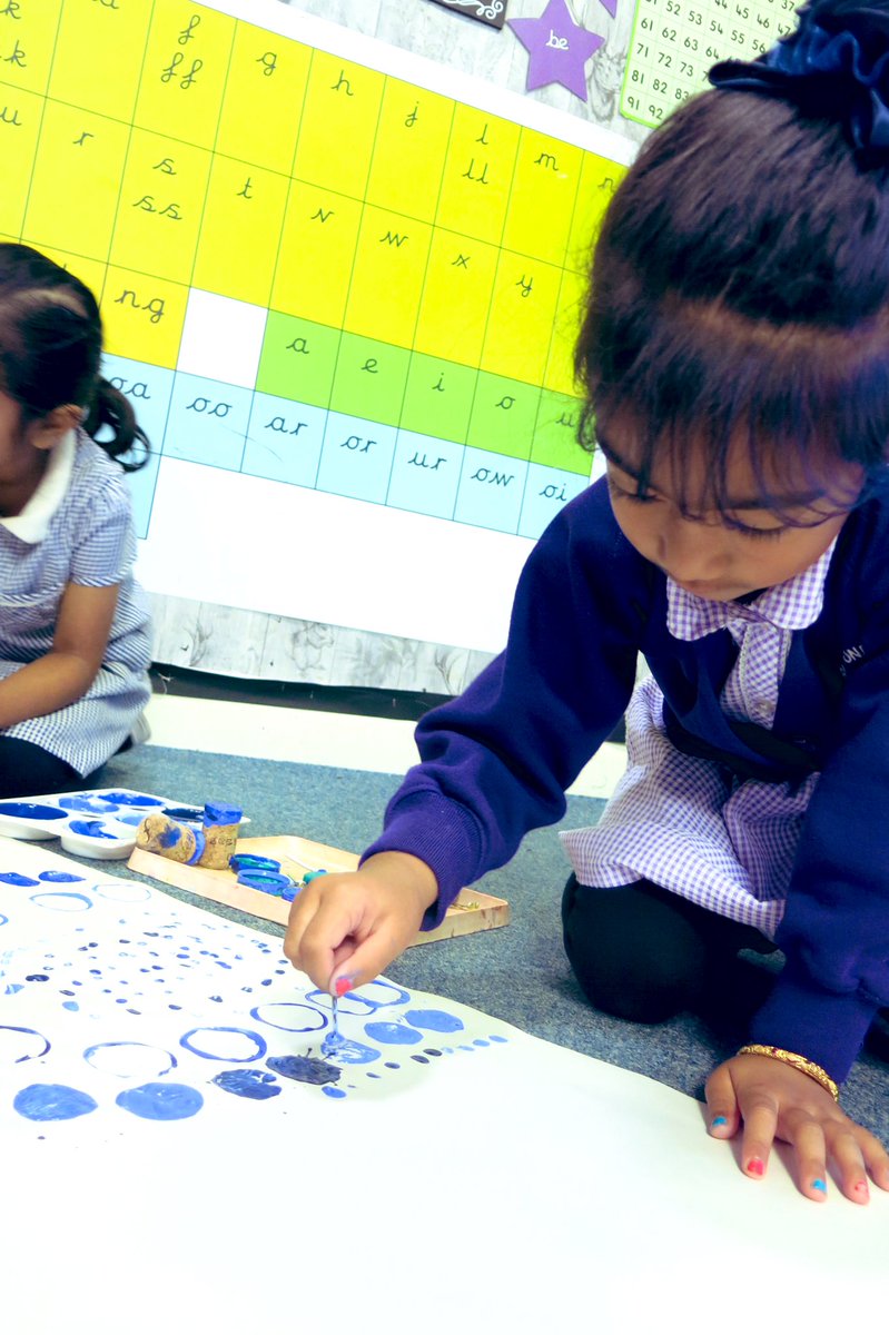 misssmythe_HT's tweet photo. This week our learning is inspired by the Ocean and the Seaside 🏖️🌊

Our challenge was to create the ocean using ‘spots’ inspired by the artist ‘Sharon Cummings’ 🫧

#EYFS #EarlyYears #EY #CurriculumWeek #BeAProblemSolver #InspiredArt #SharonCummings #EYArt https://t.co/zkUhkeEyjb