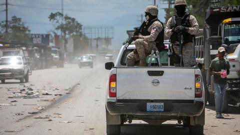 MARADIOFM's tweet photo. La Force robuste souhaitée pour être déployée en Haïti devrait constituer de militaires et policiers selon un document confidentiel obtenu par @MiamiHerald .Cette force viendra en appui à la @pnh_officiel pour combattre les gangs et sécuriser le pays pour les élections.#RFMINFO https://t.co/5DXvQ54VJI