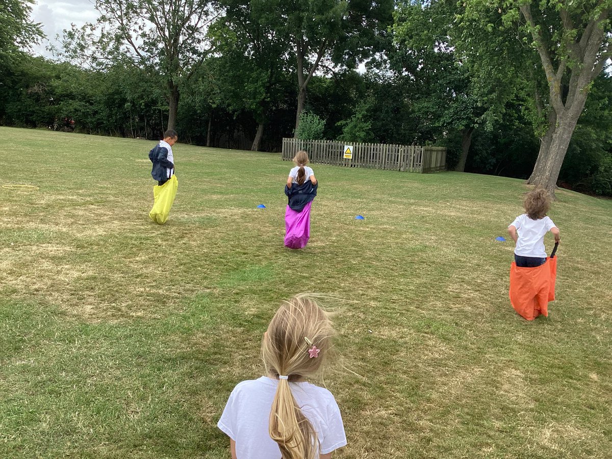 IPMATTowngate's tweet photo. Today in PE year 1 took part in a carousel of activities to practice for their upcoming sports day, these included, the sack race, hurdles, ladder run and a target practice
#year1TPA #peTPA https://t.co/aOXAmgDzN0