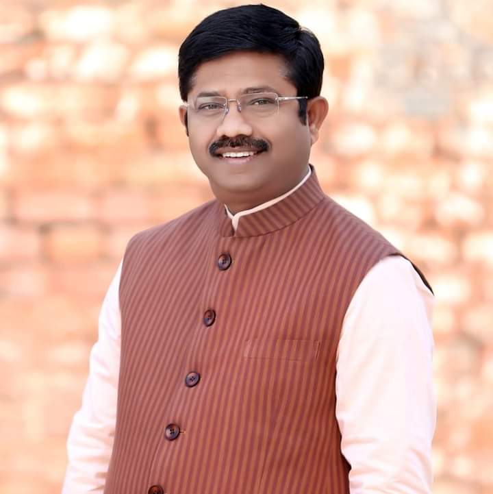 anujsikarwar70's tweet photo. उत्तर प्रदेश सरकार में वरिष्ठ मंत्री श्री नंद गोपाल नंदी सर को पुनर्प्राप्त जन्म दिवस की हार्दिक बधाई एवं शुभकामनायें @NandiGuptaBJP https://t.co/MP1F8TTLw0