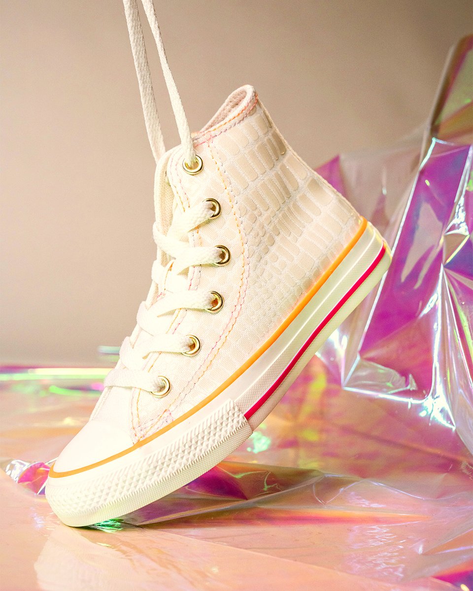 SunsetMallSA's tweet photo. A classic, but make it chrome. ✨ Shop The Converse “Glazed Chrome” now! : @footlocker https://t.co/Gr6AdcDrpl