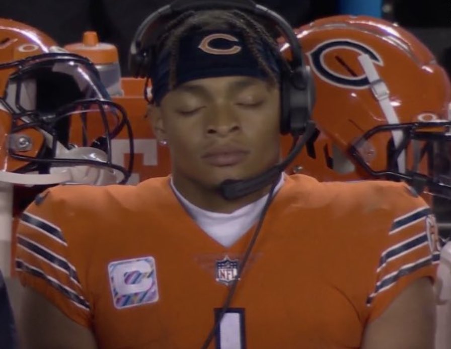 When your girl arguing with you and you losing on the game at the same time