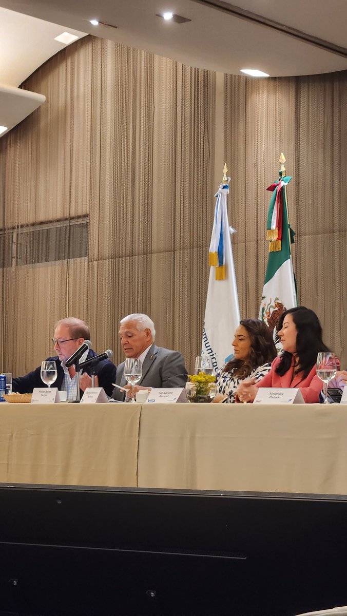 En la junta del Consejo de la Comunicación <a href="/ConsejoCC/">Consejo Comunicación</a> 'La Voz de las Empresas' abordamos temas clave para México. Junto al presidente magistrado Reyes Rodriguez Mondragon <a href="/TEPJF_informa/">Tribunal Electoral del PJF</a> y el diputado <a href="/MaresCossio/">Héctor Ireneo Mares Cossío</a>, reflexionamos sobre la importancia del voto y el cuidado del agua.