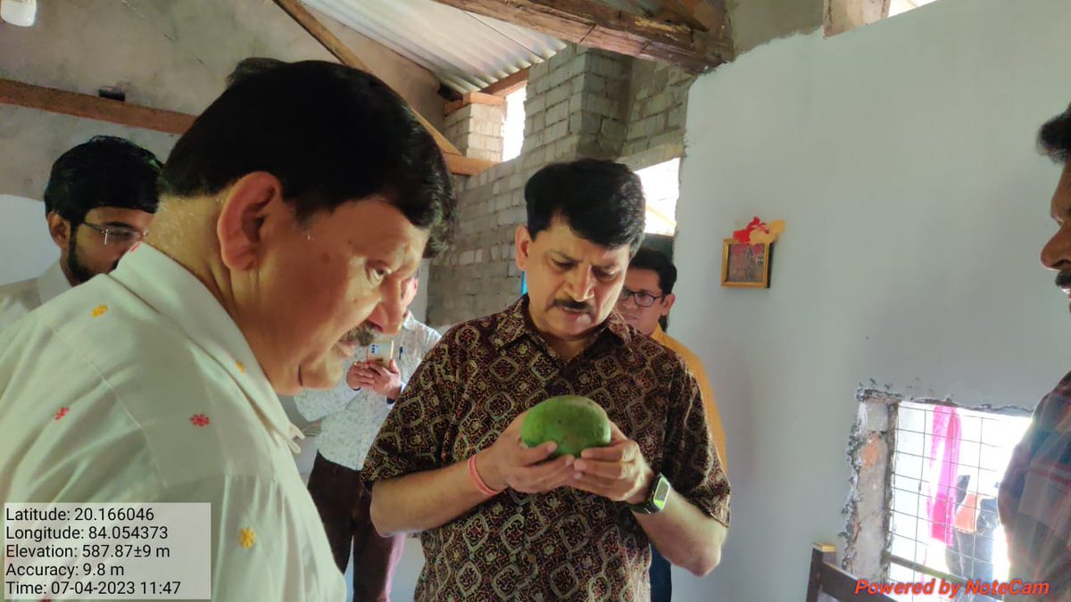 OvsaKandhamal's tweet photo. Visit of Addl. Secretary to Govt. of India (Agriculture and Farmers' Welfare) to 1000 #cage_layar farm and #Integrated_Farming_System farm of K.Nuagaon along with Collector (Kandhamal), CDVO, SDVO (Baliguda) and BVO (K.Nuagaon). @CMO_Odisha @dahvsodisha @DMKandhamal @farddept https://t.co/U4PPkZP5U3