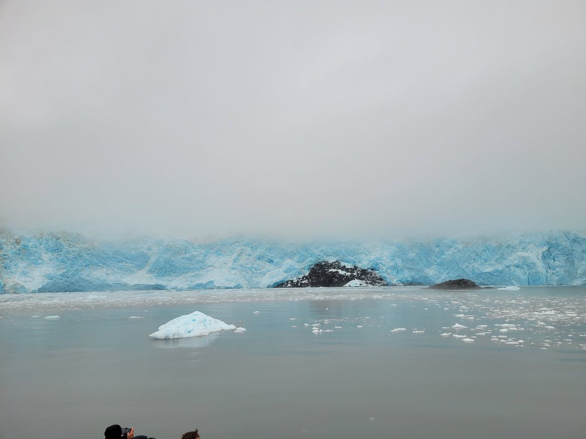 slayciologist's tweet image. THIS GLACIOLOGIST FINALLY GOT TO SEE A GLACIER!! #Polaris23