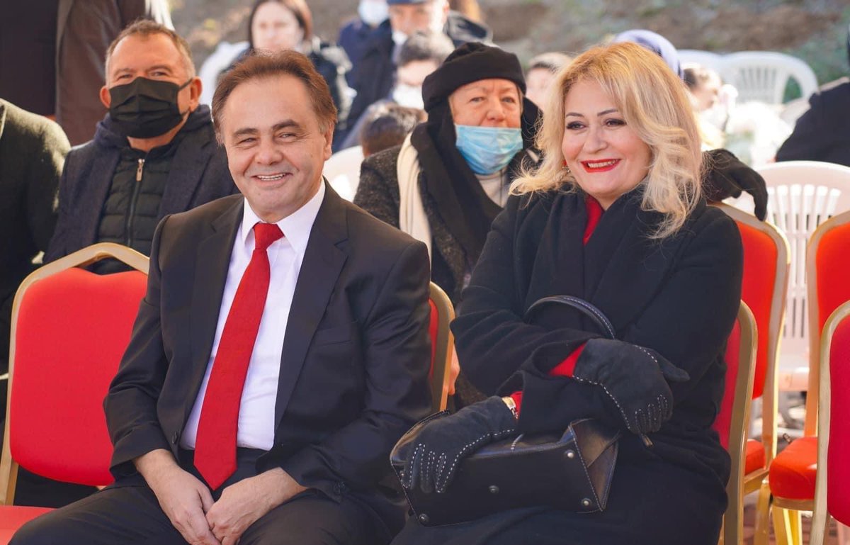 BİZ GÜLÜMSEMEYE DEVAM EDIYORUZ.. BIZIMLE GULUMSEYEN BILECIK HALKINA TESEKKUR EDERIZ..