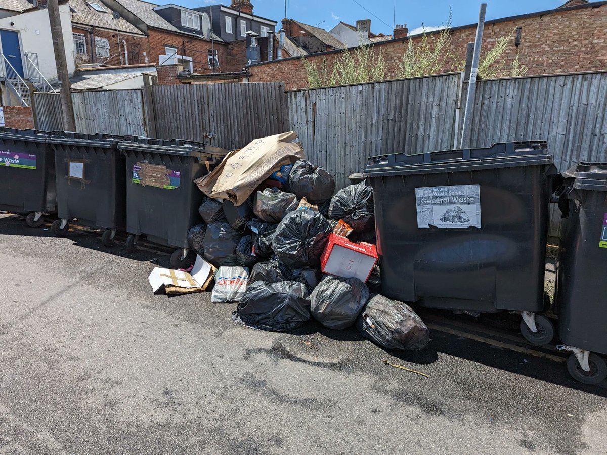 cllrrobwhite's tweet photo. Met with the council to discuss how we can resolve dumped rubbish issues at the top of Amity Road. Report issues using the Love Clean Streets smartphone app https://t.co/TRojxb3rvE https://t.co/oVnbCpEpgZ
