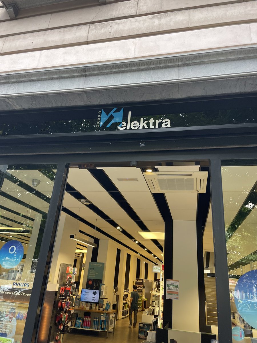 chuckmorett's tweet photo. @RicardoBSalinas Que bárbaro!!! Hasta en San Sebastián España tienes tiendas!!! Fresón o q??? https://t.co/oaJPeMcx2t