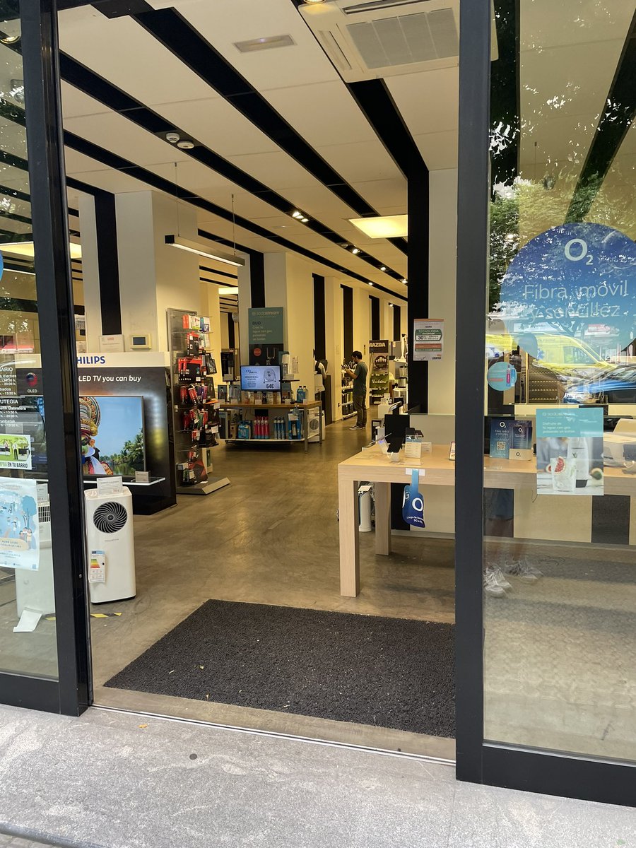 chuckmorett's tweet photo. @RicardoBSalinas Que bárbaro!!! Hasta en San Sebastián España tienes tiendas!!! Fresón o q??? https://t.co/oaJPeMcx2t