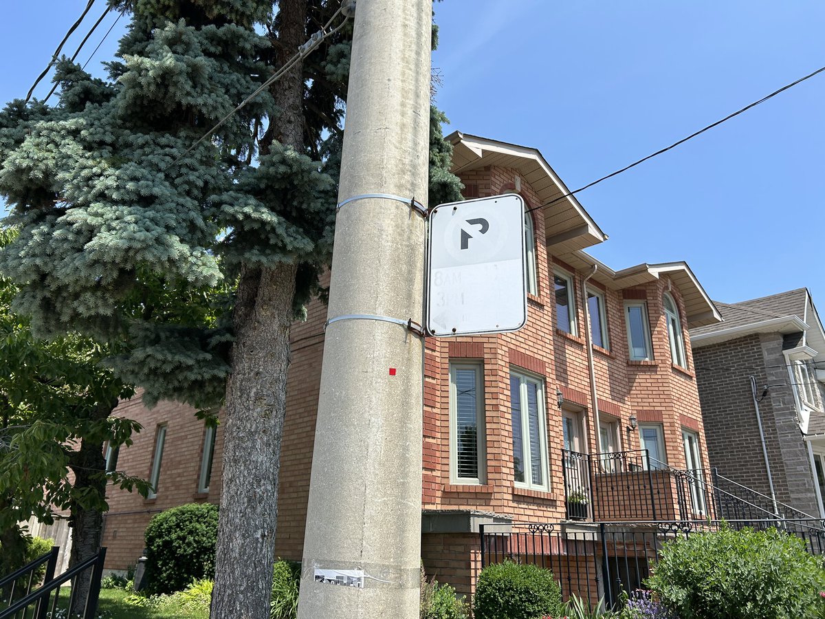AMcKie's tweet photo. @311Toronto These signs on the north side of Binswood Avenue between Holborne and Barker are in need of some TLC! https://t.co/3eYG2ccY0l