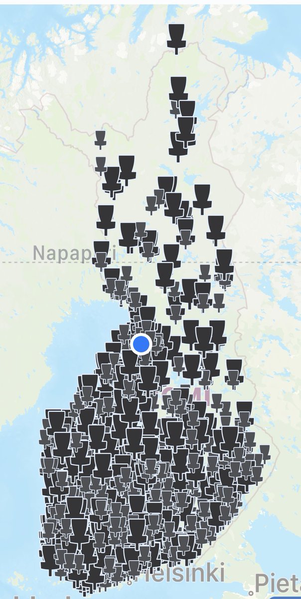 AriLindstrom's tweet photo. Kuvassa 1000 suomalaista frisbeegolfrataa pelannut ratabongari. Tasaluku tuli täyteen tänään Jäälissä tuoreella 9-väyläisellä. Saa tehdä perässä!#liitokiekkokierros2023 #discgolfcoursecollector https://t.co/KvXYdz9ZmQ