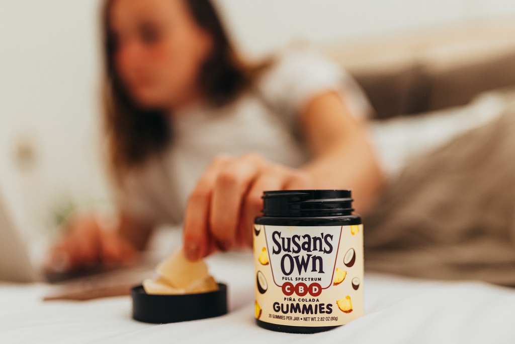 SusansOwnCBD's tweet photo. The long weekend is over we're back to work wishing our gummies weren't the only Pina Colada in hand... 🍹⁠🥥
⁠
#pinacolada #gummies https://t.co/WD0xLBzwDk