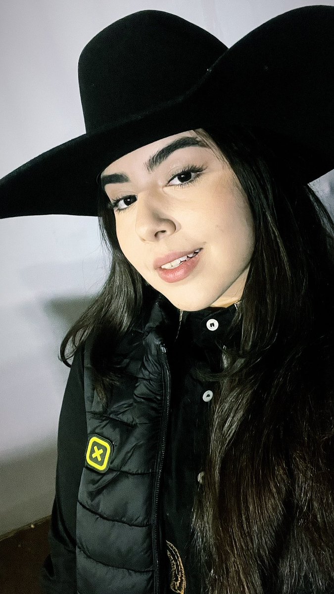 paraguaia do cabelão preto