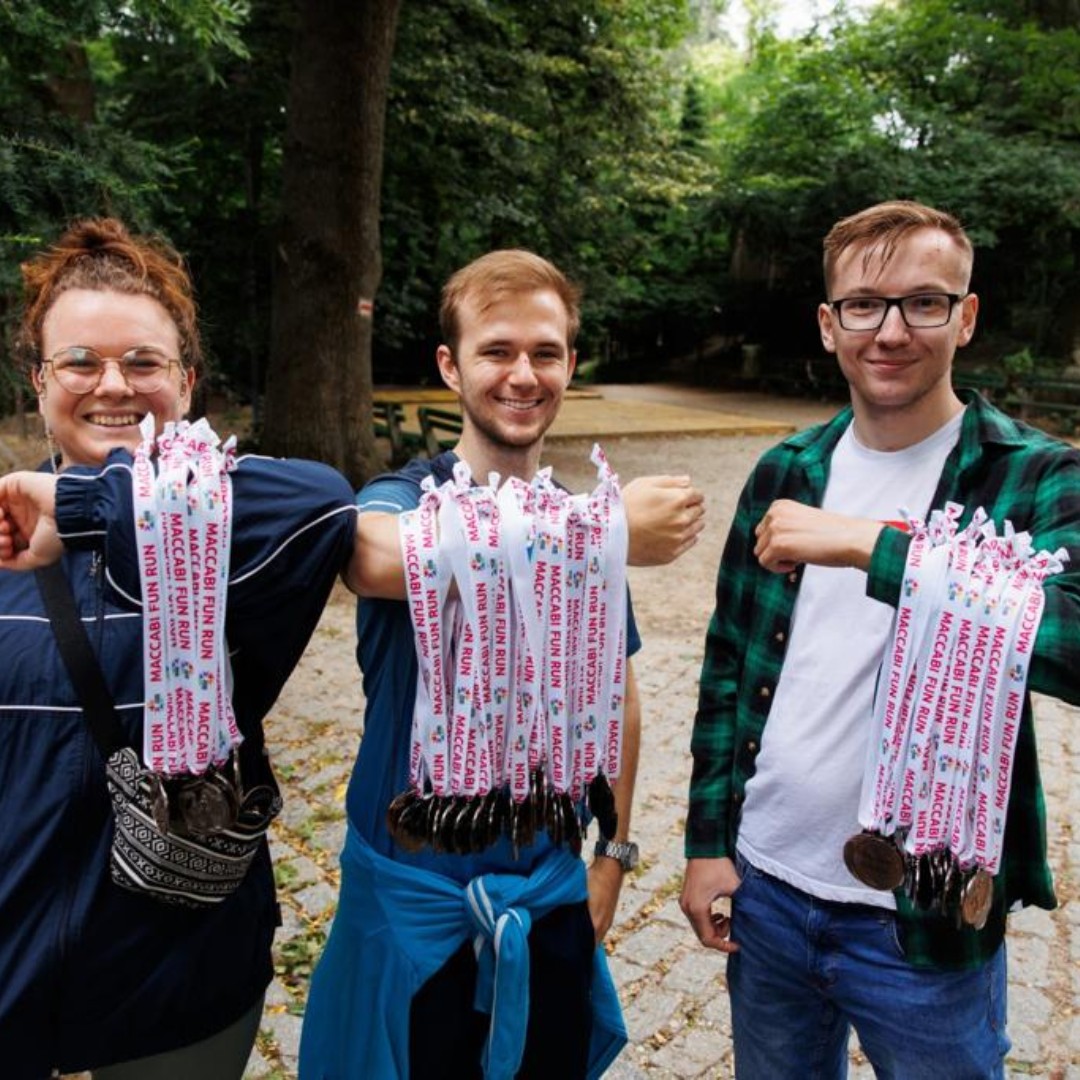 Maccabi Slovakia organised their very own Fun Run. The event witnessed an impressive turnout, with around 60 enthusiastic participants eager to participate in the festivities. The youngest participant was just one year old, while the oldest was 92