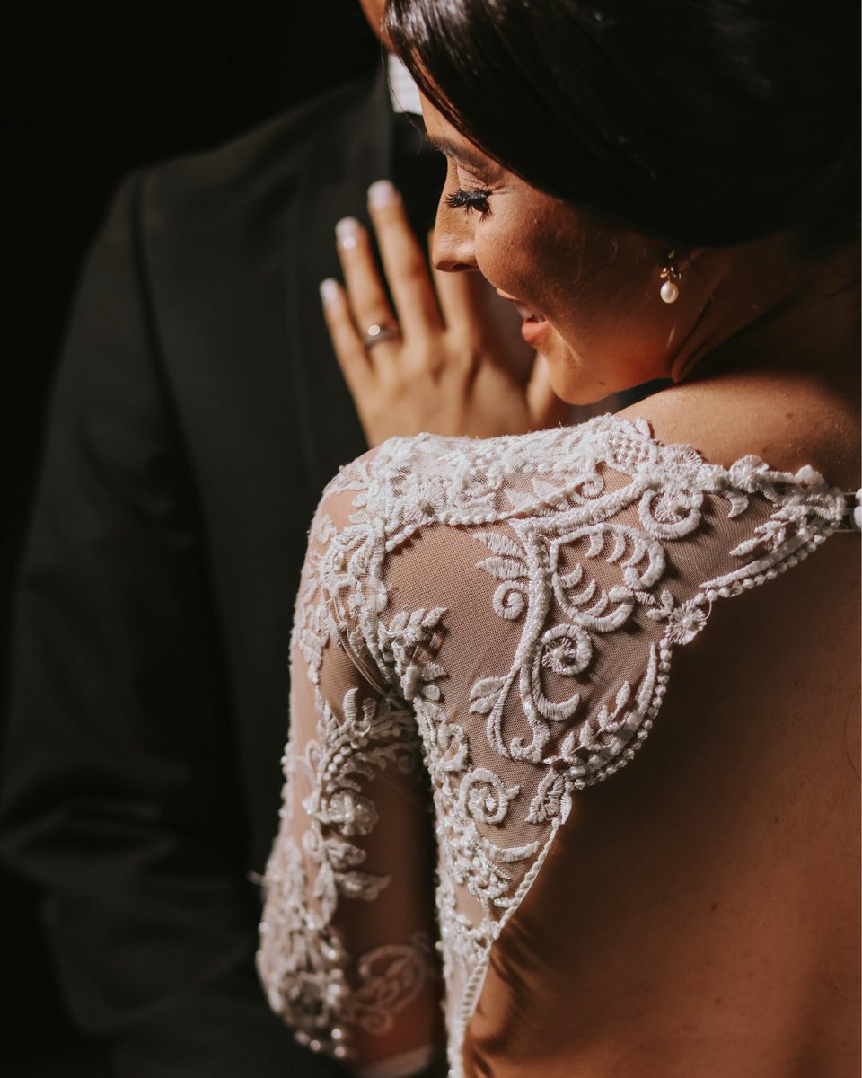 blessends_'s tweet image. Na escuridão da noite, eles brilham como estrelas. Nessa foto mágica, capturamos a essência do amor que os une. Sob o céu estrelado, eles caminham juntos, cheios de felicidade e esperança. #casamentos2023 #noiva #noivo