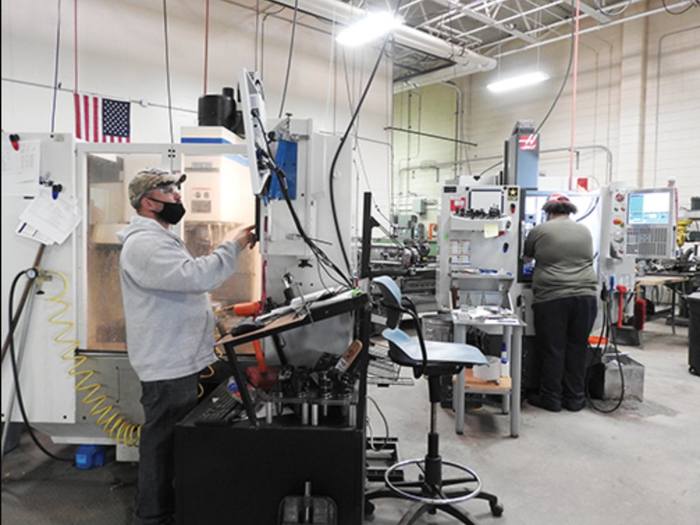 ACCadvancedmfg's tweet image. Gain hands-on training in our state-of-the-art IMPACT Lab with our Certified Production Technician program 💪🔬

Earn your MSSC certification today for 6 college credits towards your Associate&apos;s degree! 🎓 

#ACCIMPACTLab #CertifiedProductionTechnician #CareerGrowth #HandsOn