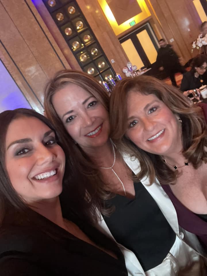 SklarTeam's tweet photo. Meet Our Team: Jessica Imbesi 🤍 

Jessica is a highly accomplished and seasoned realtor with an impressive 17-year career in the real estate industry. 

𝗥𝗼𝘀𝗲 &amp; 𝗗𝗲𝗮𝗻 𝗦𝗸𝗹𝗮𝗿 𝗧𝗲𝗮𝗺 🌴 
954-298-3626
𝘳𝘰𝘴𝘦@𝘴𝘬𝘭𝘢𝘳𝘵𝘦𝘢𝘮.𝘤𝘰𝘮 https://t.co/6fiTCtMrMH