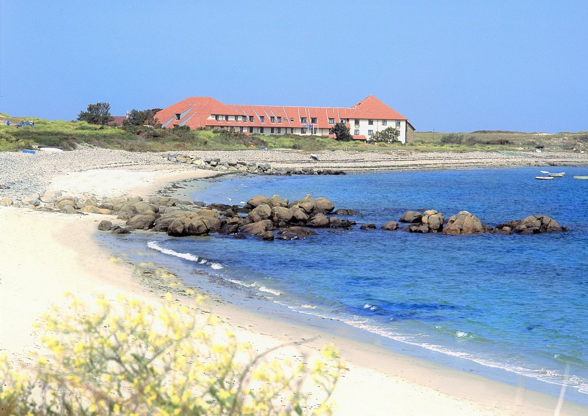 Pay for 3 nights, stay for 4 at the 3 🌟Peninsula Hotel, Guernsey for only £459pp.

📆 1 Jul-30 Sep 23 from £459pp
✈️ Gatwick
⛴️ Poole with standard car

🏨4nts 3🌟Peninsula, Guernsey 
🍳 Breakfast  

To Book:
📞Call us on 0800 3164 379
🚶Or visit your local branch