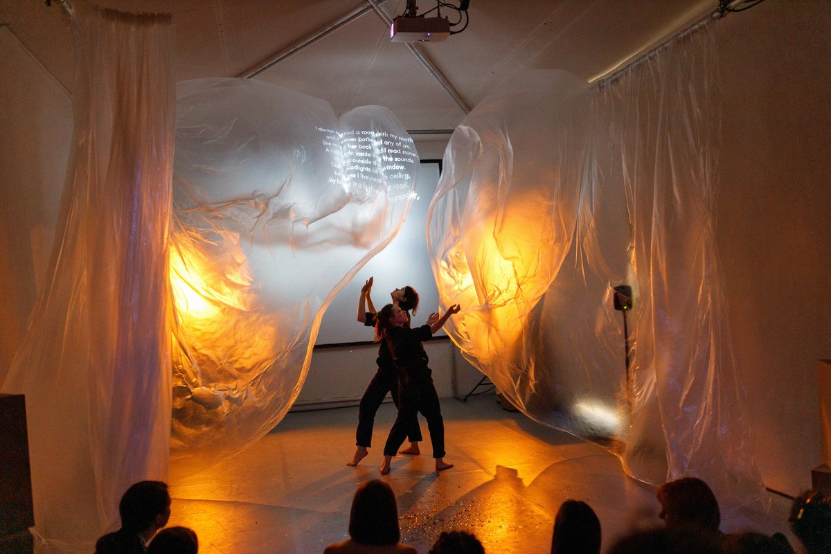 IT'S A WRAP! Danke an alle Künstler:innen und Wissenschaftler:innen aus der Ukraine, die Nebenan/Поруч begleitet haben. Und natürlich an euch alle für euren Support  👋🏼 ❤️

#HELLERAU #Nebenan #Поруч #Festival #Ukraine