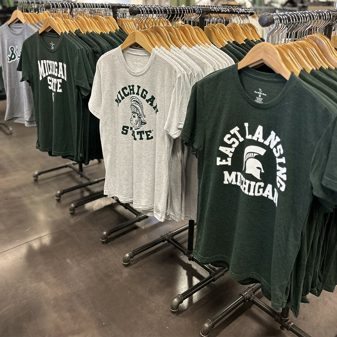 AlumniHallMSU's tweet image. Shop Mitten State arrivals from our College Vault Collection! 💯 @themittenstate alumnihall.com/michigan-state…

#GOGREEN #MittenState