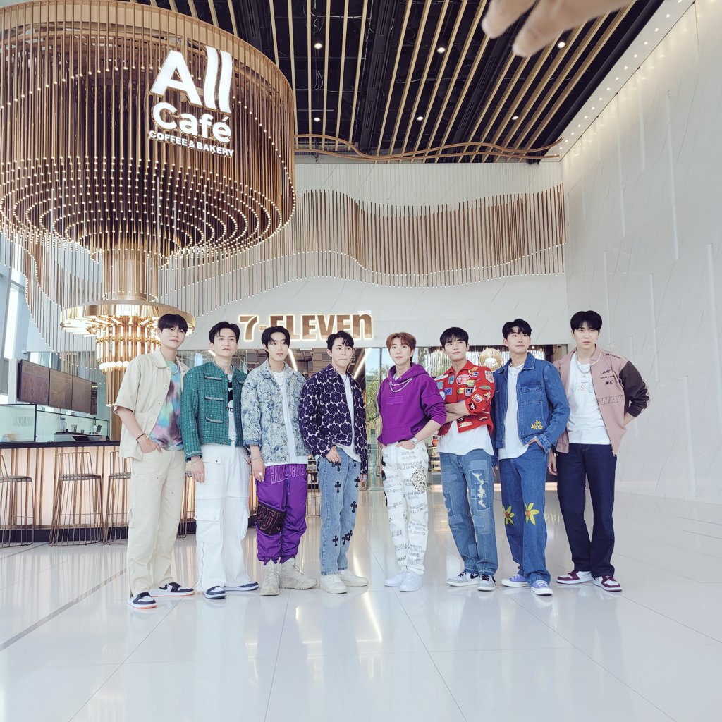 ประกาศ🔊
พรุ่งนี้ Greatguys ถึงสนามบิน 14.00 ย.นะคะ
 #USTAR #Zignature #ยูสตาร์ #แป้งฟิลเตอร์ #ปกปิดเนียนเต็มแม็กซ์ #Grace #멋진녀석들