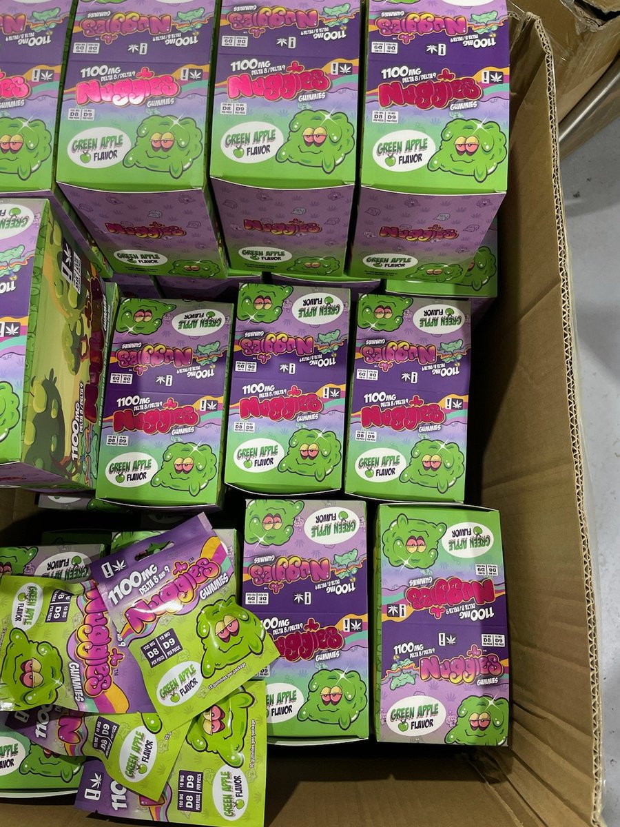 NFTGANGBIZ's tweet image. Who wants a box?!💨