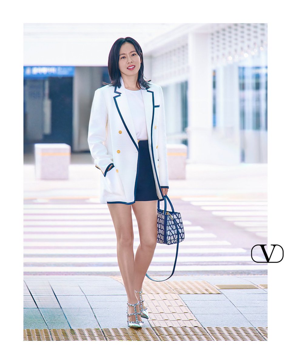 Sontokkiesintl's tweet photo. Sontokkies are you excited to see our SON YEJIN at Valentino UN CHATEAU? 

#SONYEJINxVALENTINO 
#ValentinoUnChateau @MaisonValentino

Retweet and Drop the tagline+hashtags in the comments and let's make it trend! https://t.co/XVEweaDCd5