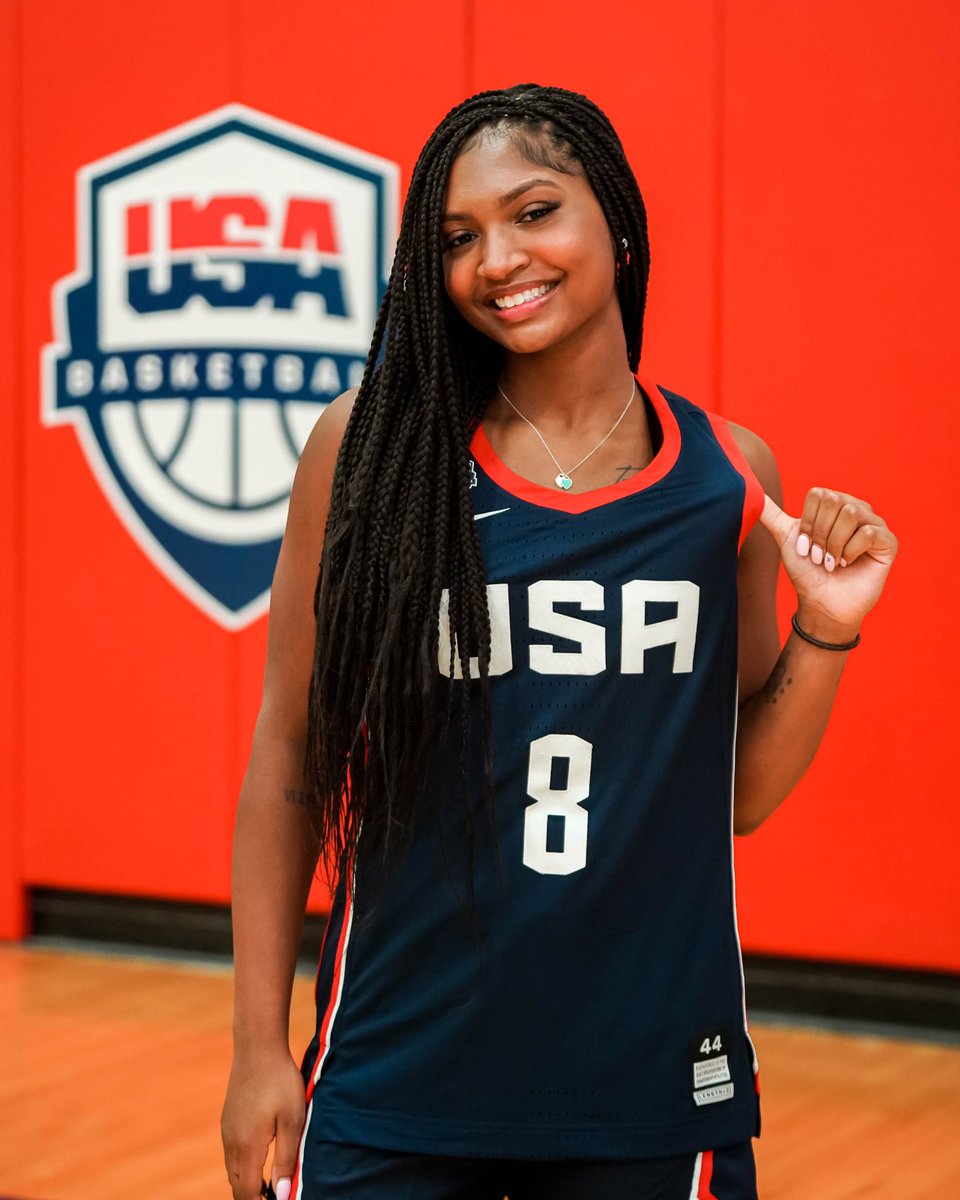 GoDucksKG's tweet photo. Excited to be in Leon, Mexico today to support @chancegrayy &amp; her @usabasketball teammates and @tayahanson0 &amp; Canada in their quest for #AmeriCupW Gold https://t.co/yKA6Xmwofu