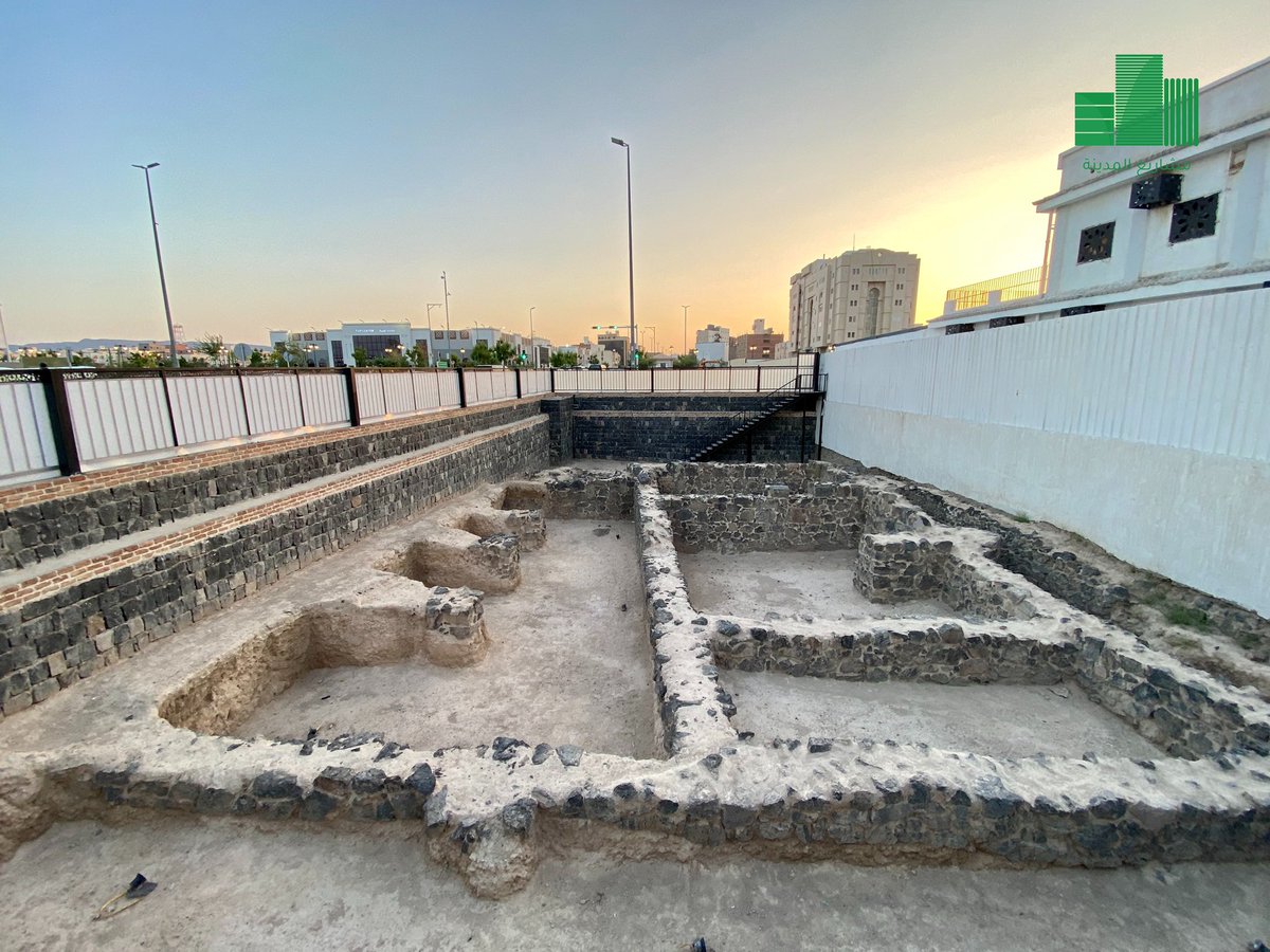 MED_Projects's tweet image. بعد أعمال المسح والتنقيب الأثري وحماية المواقع الأثرية والتراثية.. العثور على مسجد الصحابي عتبان بن مالك، أحد المساجد التاريخية المرتبطة بالسيرة النبوية، حيث سيتم إعادة تأهيله ضمن خطة تأهيل وتفعيل جميع المساجد والمواقع التاريخية في #المدينة_المنورة لتكون جاهزة لاستقبال الزوار