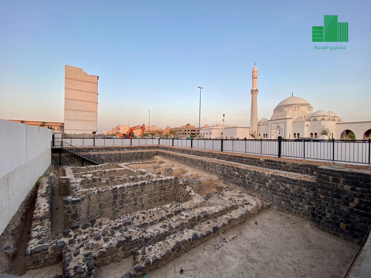 MED_Projects's tweet image. بعد أعمال المسح والتنقيب الأثري وحماية المواقع الأثرية والتراثية.. العثور على مسجد الصحابي عتبان بن مالك، أحد المساجد التاريخية المرتبطة بالسيرة النبوية، حيث سيتم إعادة تأهيله ضمن خطة تأهيل وتفعيل جميع المساجد والمواقع التاريخية في #المدينة_المنورة لتكون جاهزة لاستقبال الزوار