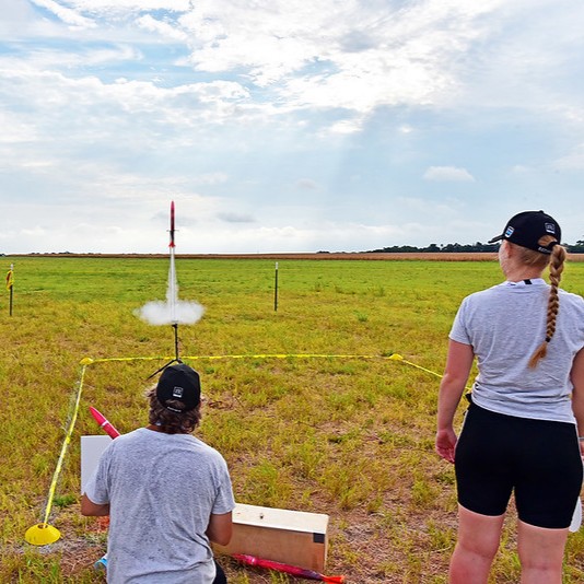 airsports_fai's tweet image. NEWS from 2023 FAI World Championships for #SpaceModels, Texas, #USA!  
We have winners in:
🚀  Rocket Boost Glider Duration 
🚁 Helicopter Duration 
⏲️ ️ Streamer Duration 
⌛  Parachute Duration
▶️ See results: bit.ly/3XHwrG6
#WSMC2023 @NVPLP 
📷 Antonis Papadopoulos