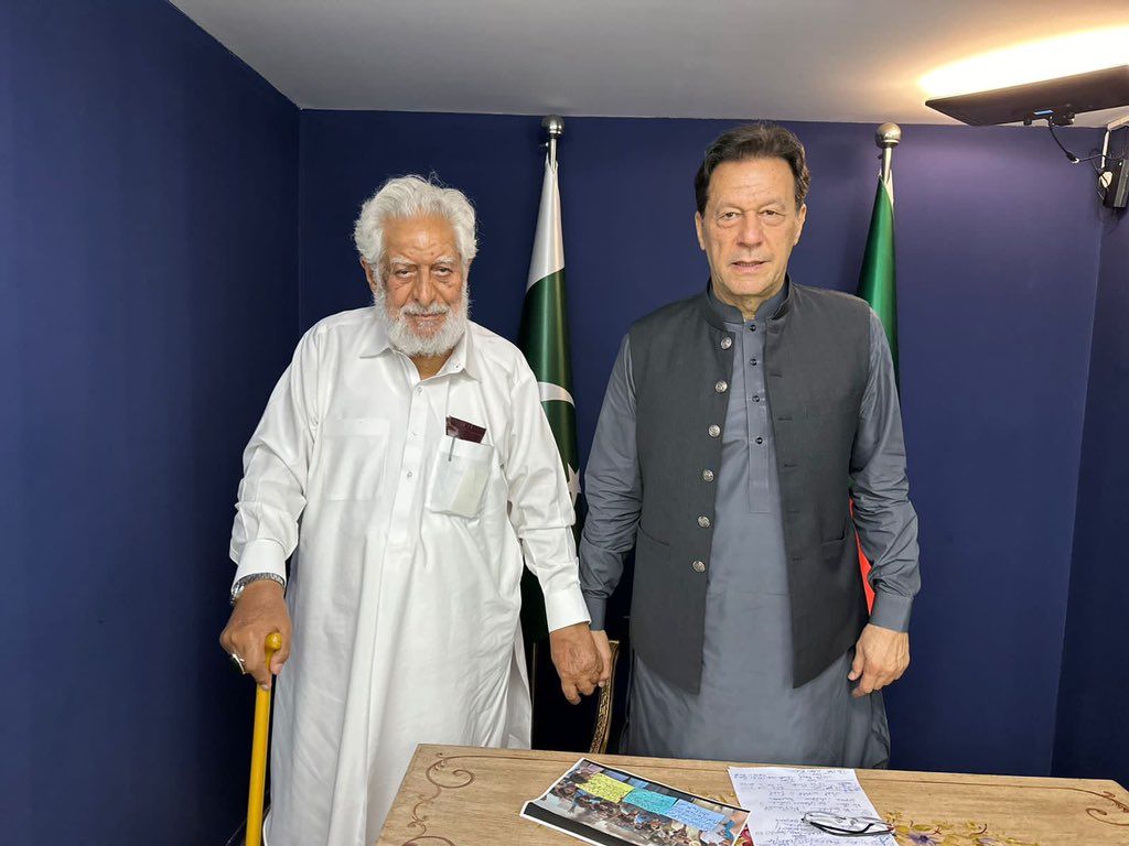 Naseem_khera's tweet photo. یہ تصویر اتنی وائرل کرو کہ مطیع اللہ کی پھٹ جائے https://t.co/eu1LYxGHPf