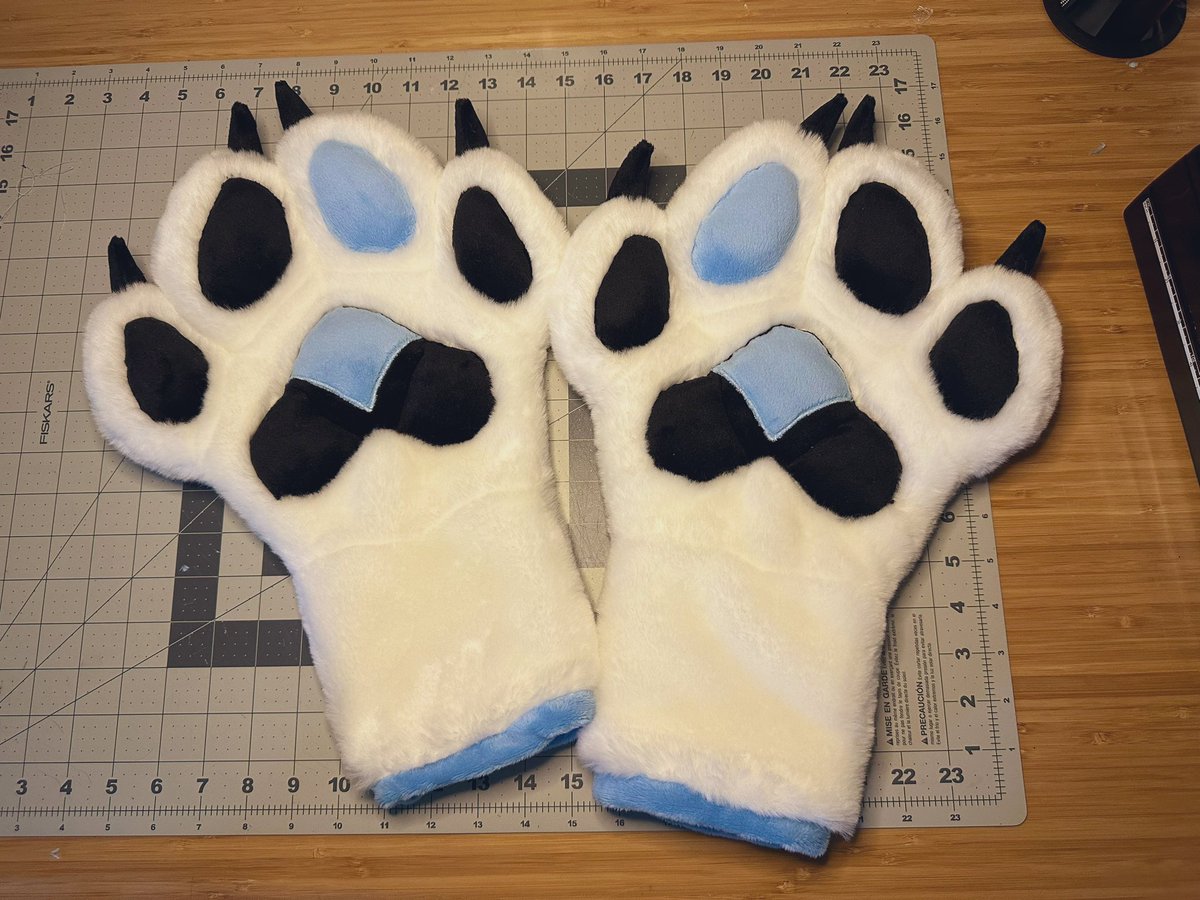 SleepiStudios's tweet photo. Some fun beans made for @Barickx7 ! 🐾 https://t.co/Qm2w8beRjy