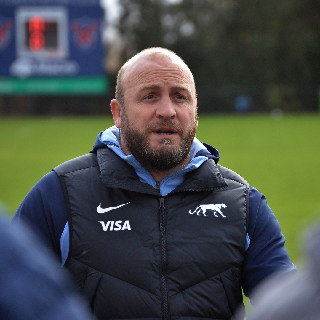 unionargentina's tweet photo. #ConectaRugby | Dentro del programa de actividades organizadas por Conecta Rugby, Andrés Bordoy mantuvo un encuentro de capacitación con referentes de scrum de los clubes de la región cuyana, en la sede de Los Tordos.
#RugbyArgentino https://t.co/fDh9L2Ktig