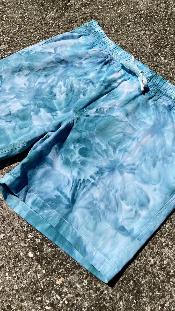 juletones_'s tweet photo. Very pleased with how these blue ice-dyed Calvin Klein shorts turned out! Definitely reminds me of the ocean (which I may or may not have intended) 🌊✨

Will be up on my site very soon!

(More pics below) https://t.co/RzokDVeMXc