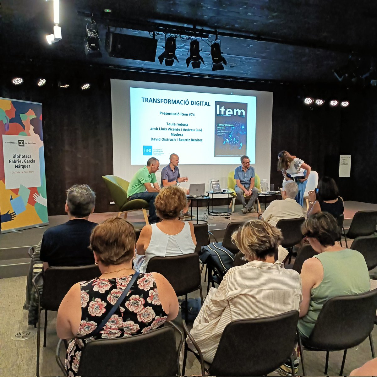 cobdc's tweet photo. Comença l'acte de presentació de l'#item74 @revistaItem @bgarciamarquez @BibliotequesBCN https://t.co/yTLNb36JTi