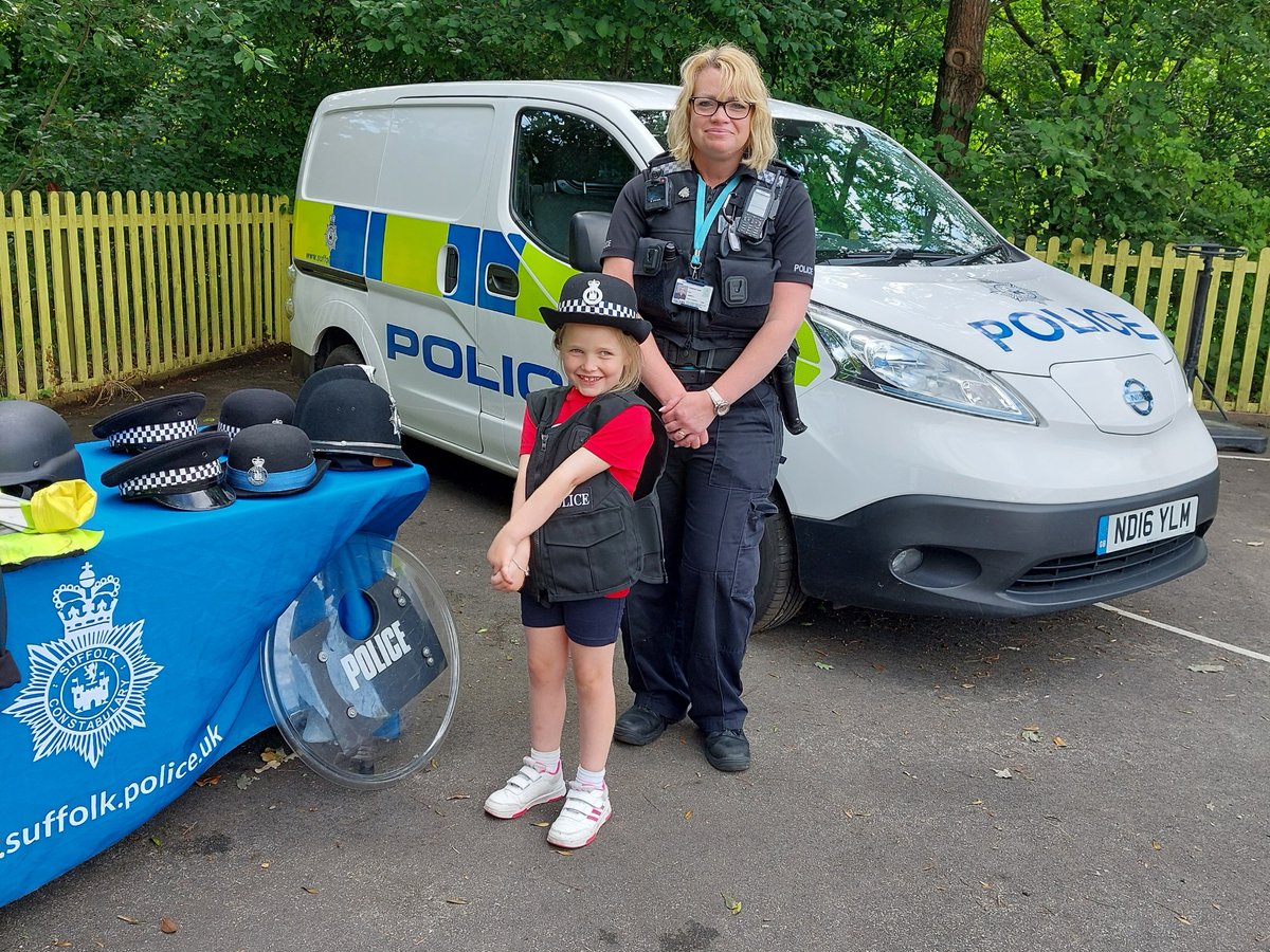 HadleighPolice's tweet photo. It was an absolute pleasure to attend Stratford St Mary's primary school fete this afternoon. This is the first one since before Covid so it was extra special.
PC Kate #PC582 #Stratfordstmaryprimaryschool https://t.co/dDuQaBIlMY