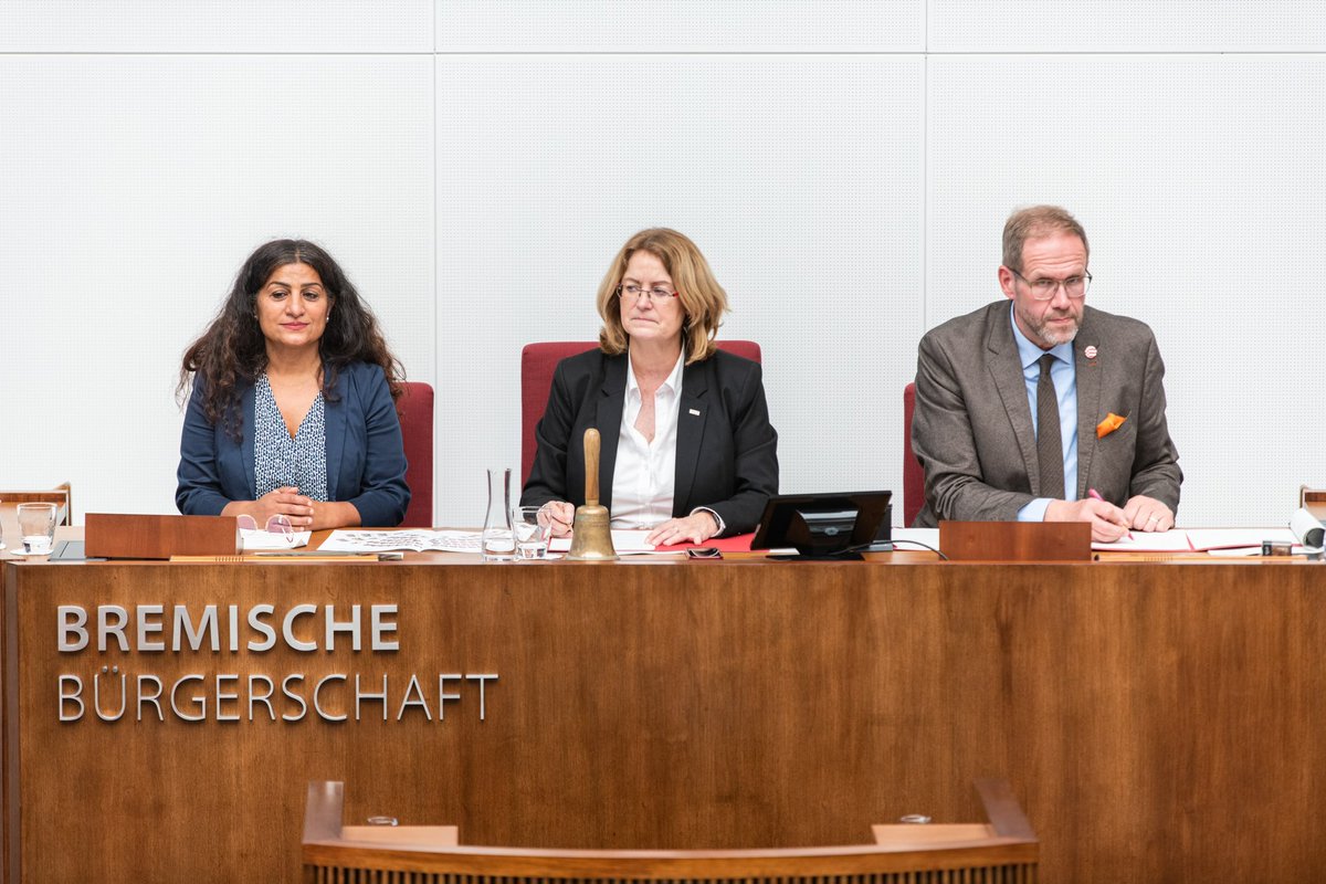 claasrohmeyer's tweet photo. Heute tagte die @HBBuergerschaft das zweite Mal in dieser Legislaturperiode. Erstmals konnte ich im Präsidium an der Seite der Bürgerschaftspräsidentin Antje Grotheer in meiner neuen Funktion als Schriftführer arbeiten.
#claasklar #HBBue #MdBB #Bremen #Parlament #Vorstand #CDU https://t.co/IwQLcsPS2S