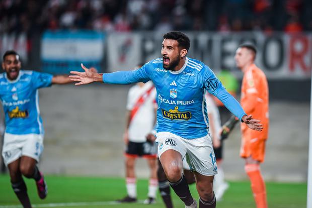RevistaOnce_pe's tweet photo. Necesitábamos a un central alto, rápido y evaluamos muchos nombres.  Yo conocía a #Ignacio y justo terminaba su contrato con @ecbahia, le demostramos que en @ClubSCristal podría tener vitrina en el plano sudamericano. Es la primera @Libertadores que juega" @_TiagoNunes_  (1/2) https://t.co/MGfE6Aapc7