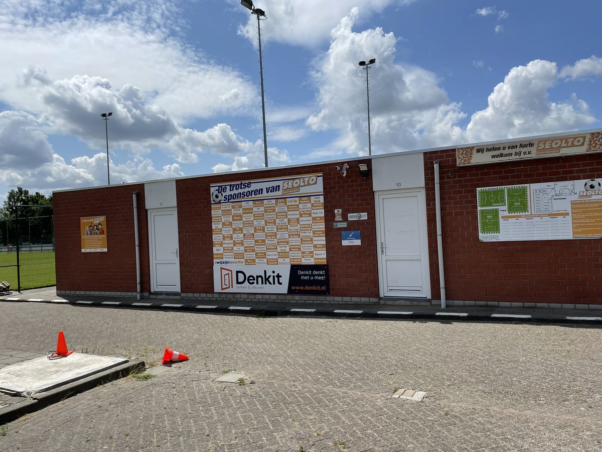 edwinoverbeeke's tweet photo. CLUBBEZOEK | @VVSeolto HO enthousiast aan de slag met structuur, trainersbegeleiding+gelijke kansen. Tevens veel besproken én mooie afspraken: najaar23 Aftrapbijeenkomst&amp;voorjaar24 VC1 pupillenopleiding #kaderbeleid #opleiden #doorstroming #zaalvoetbal #teamindeling #ontwikkeling https://t.co/6bBGuY0j32