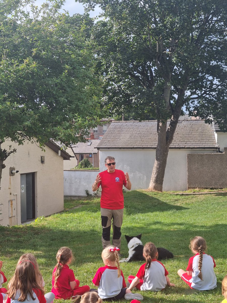 GGCaernarfonsh's tweet photo. Young members and volunteers from Glan Conwy and Deganwy are having a really exciting evening tonight. They're being visited by @sardawales to talk all things searching! There'll be a demonstration, talk, and question time. https://t.co/vzbJgnlhlV