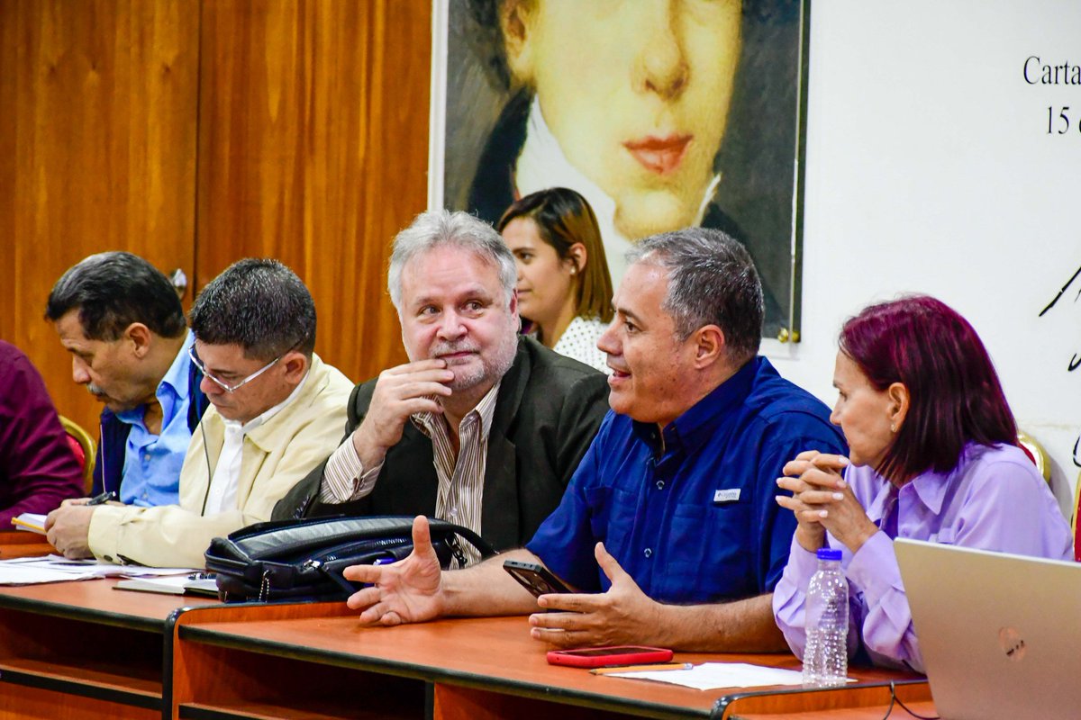 ¡Seguimos trabajando por la Educación del Futuro!

Cumpliendo con las instrucciones de nuestro presidente <a href="/NicolasMaduro/">Nicolás Maduro</a>, sostuvimos reunión de trabajo con los/as representantes de las Asociaciones de colegios privados del país.

@MPPEDUCACION