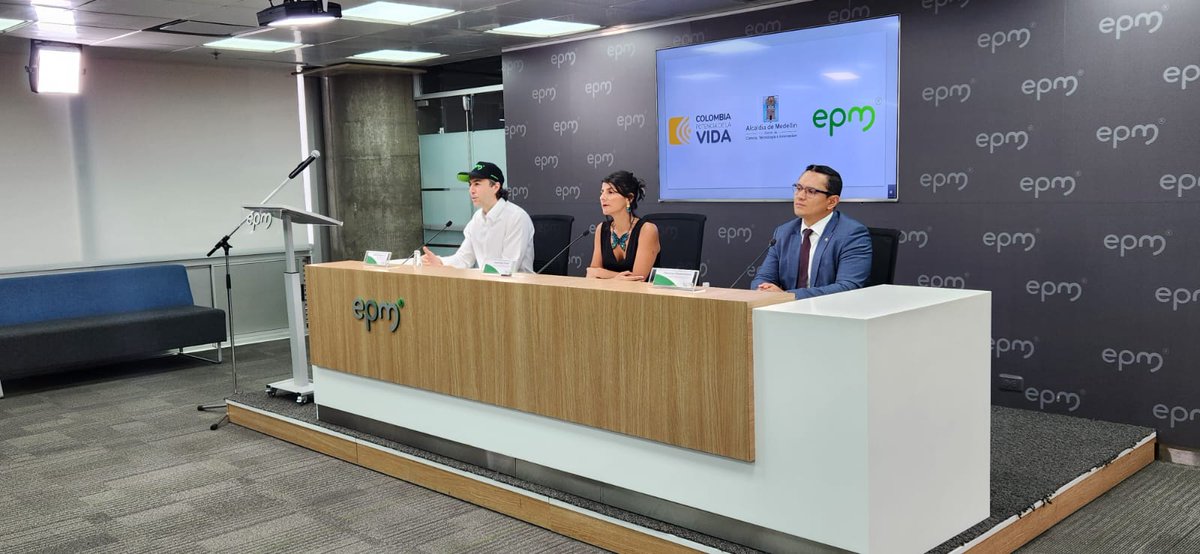 EPMestamosahi's tweet photo. Un tercer y último anuncio es la inversión conjunta entre el Gobierno Nacional y EPM para el desarrollo de comunidades solares, en donde EPM aportará $30 mil millones y el @MinEnergiaCo aportará $45 mil millones. Este tipo de comunidades serán creadas con usuarios de estratos 1 y 2, en zonas donde hay mayores registro de pérdidas técnicas y en general, donde se beneficien más comunidades como en la costa caribe.