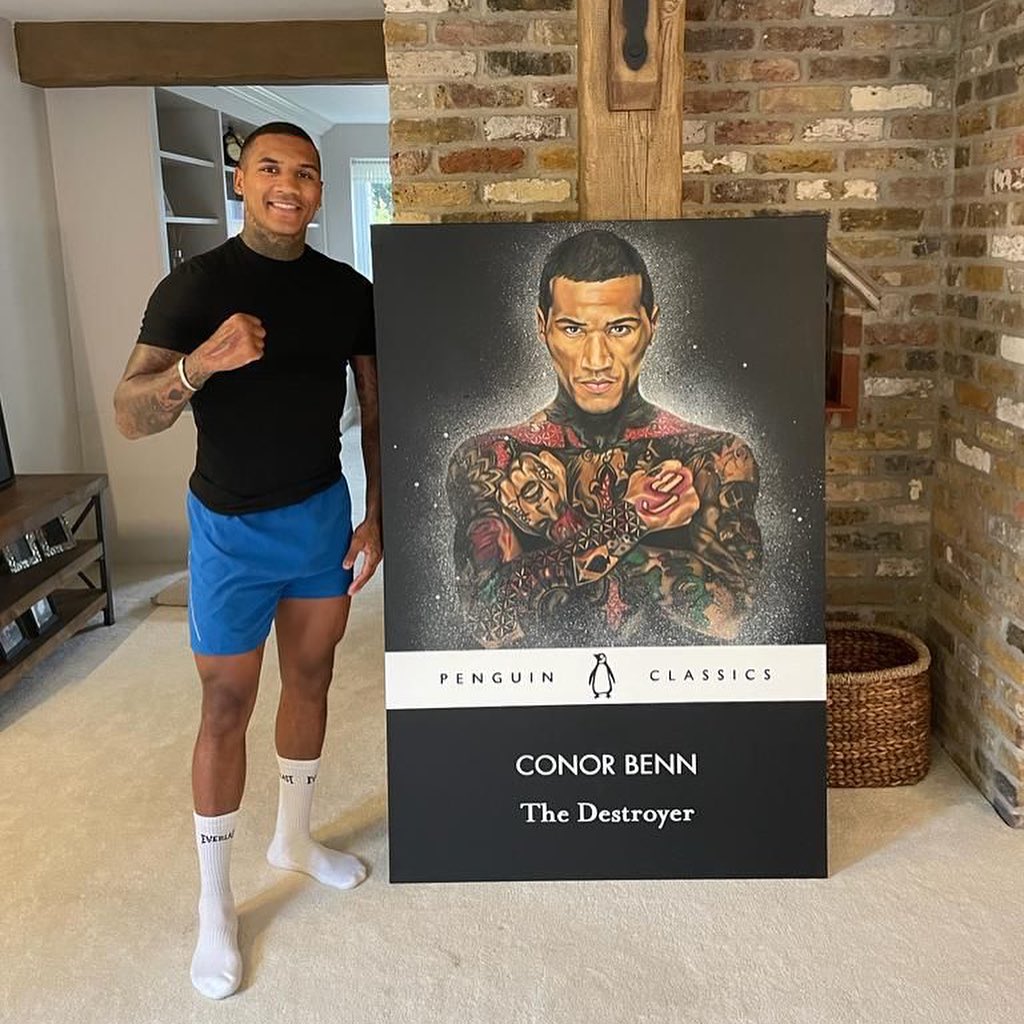 @conorbennofficial has received his commissioned artwork by @fernartlondon 🎨🖌️

Looking for a commissioned piece? Contact a member of our team 👉🏻 yieldgallery.com

#commissionedartwork #londonartist #conorbenn #fern